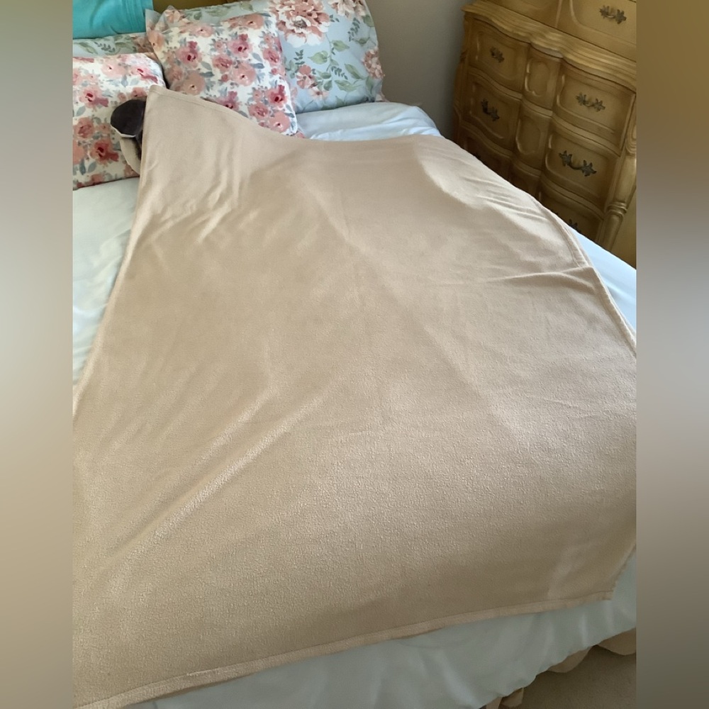 Soft Blanket brownish beige 88” x 64” in great shape warm & cozy for the…